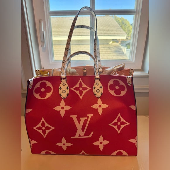 LOUIS VUITTON 
Monogram Giant Onthego GM Rouge Rose - Picture 1 of 6